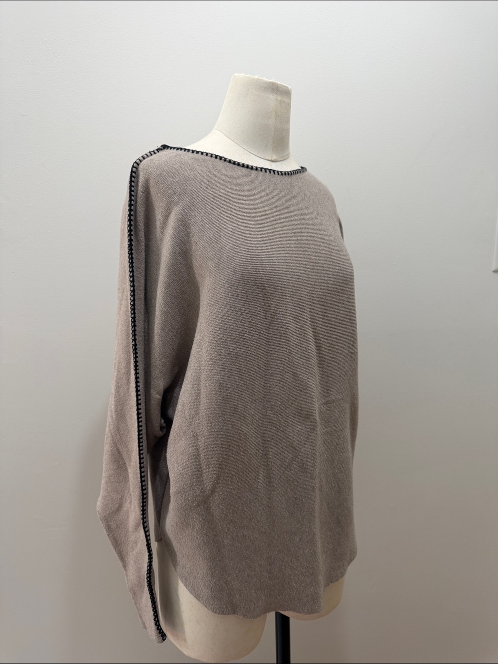 Aaeda Neutral Knit Top with Black Stitching